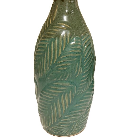 Two Gorgeous Blue-Green Vases with Embossed Leaves - Picture 4 of 15